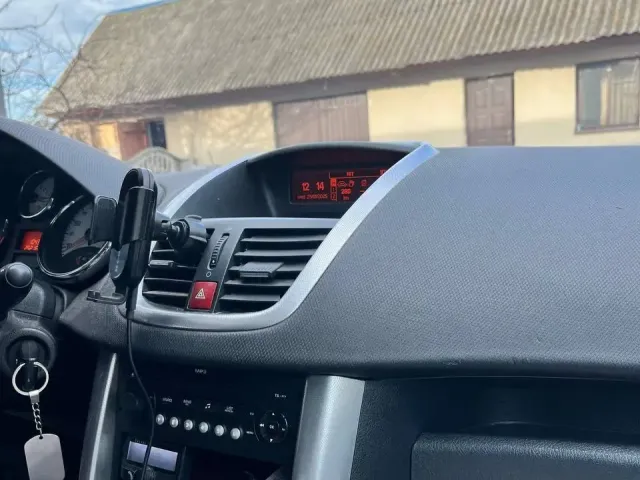 Peugeot 207 - фото 3