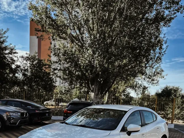 Mazda 3 - фото 5