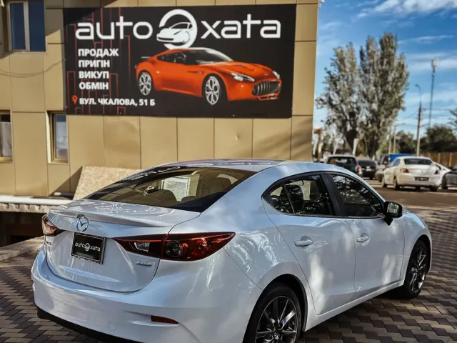 Mazda 3 - фото 2