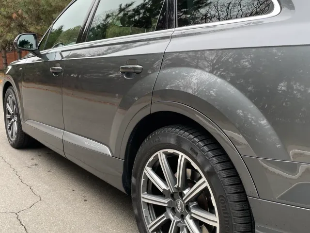Audi Q7 - фото 5