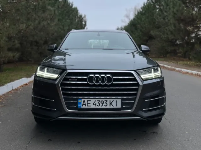 Audi Q7 - фото 1