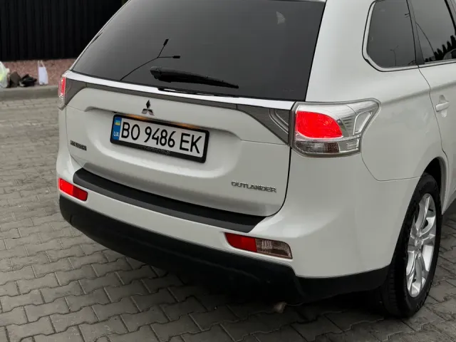 Mitsubishi Outlander - фото 5
