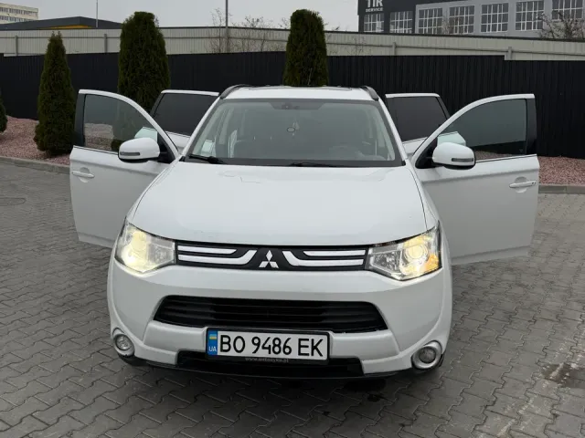 Mitsubishi Outlander - фото 4