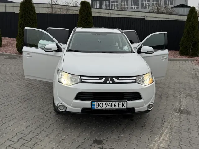 Mitsubishi Outlander - фото 2