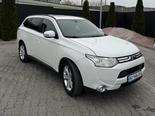 Mitsubishi Outlander - фото 1
