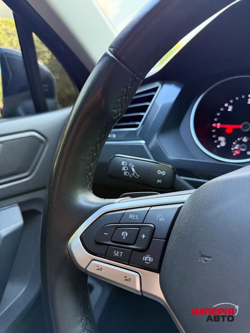 Volkswagen Tiguan - фото 12