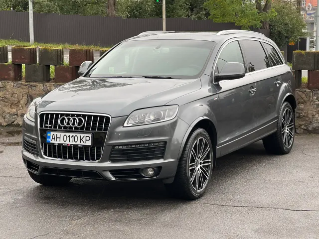 Audi Q7 - фото 1