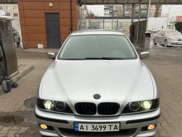 BMW 5 серії - фото 1