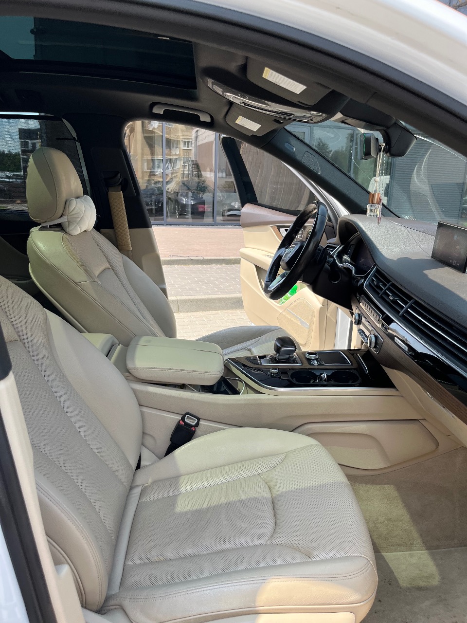 Audi Q7 - фото 8