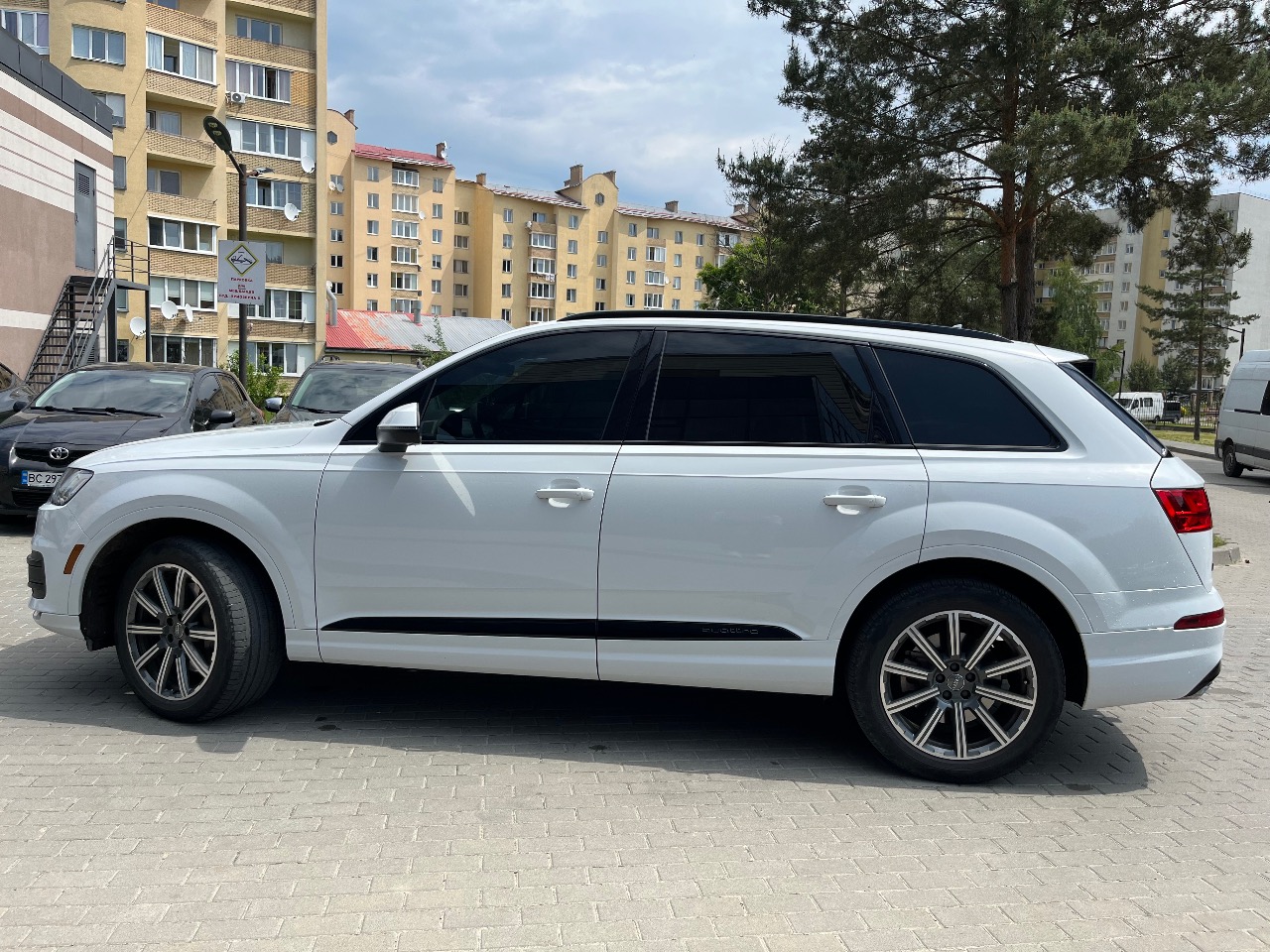 Audi Q7 - фото 5