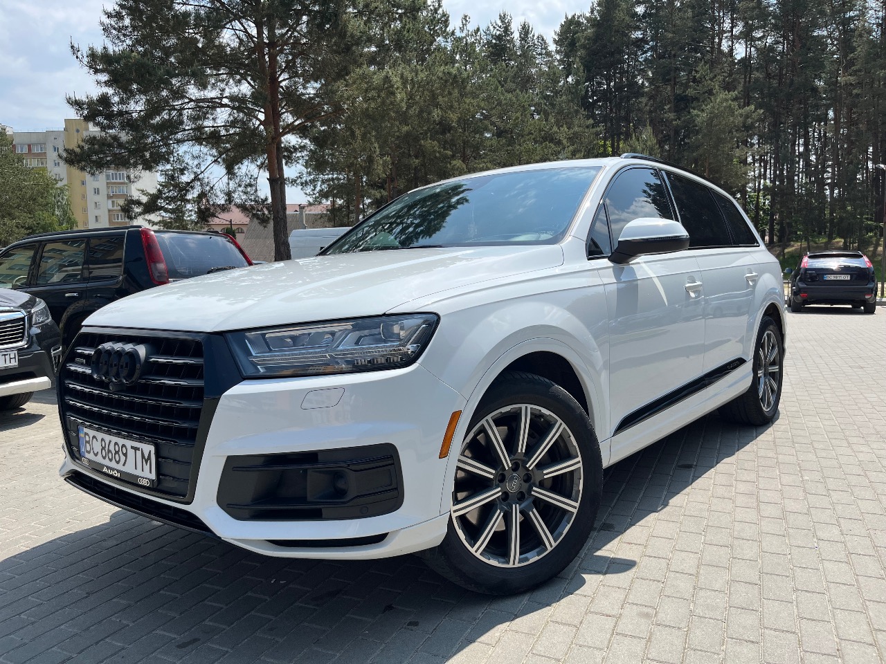 Audi Q7 - фото 1