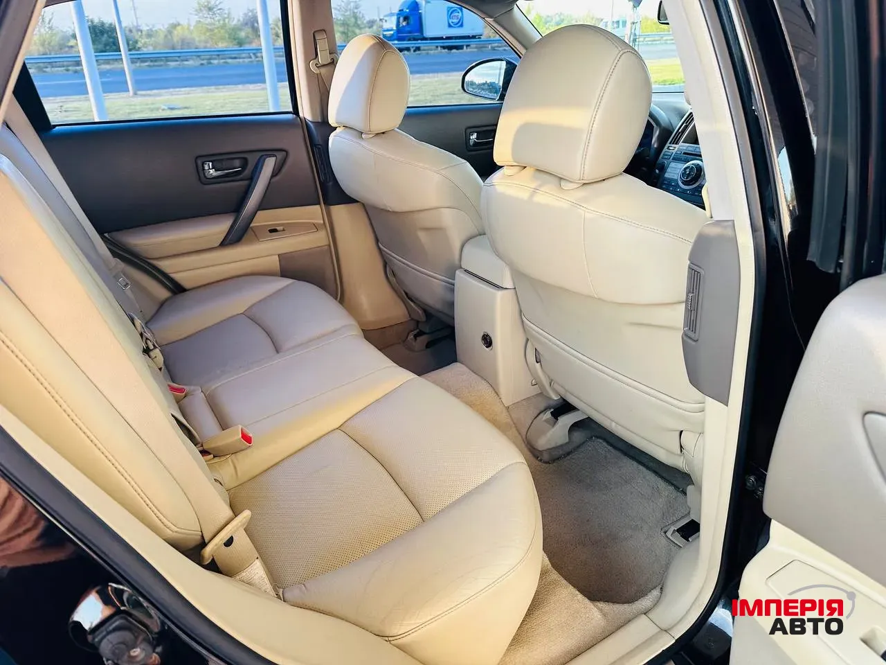 Infiniti FX - фото 9