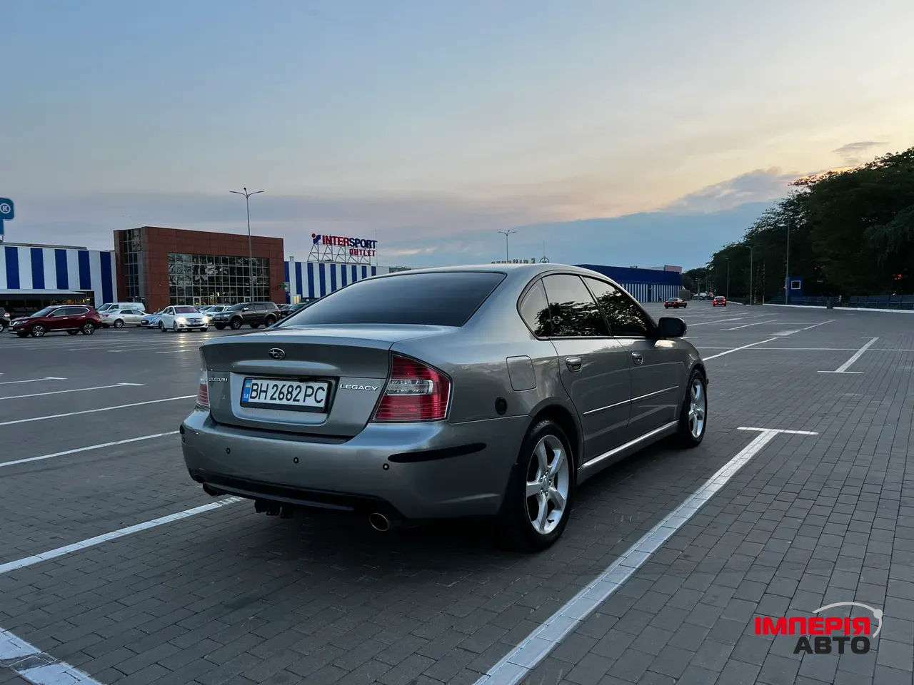 Subaru Legacy - фото 2