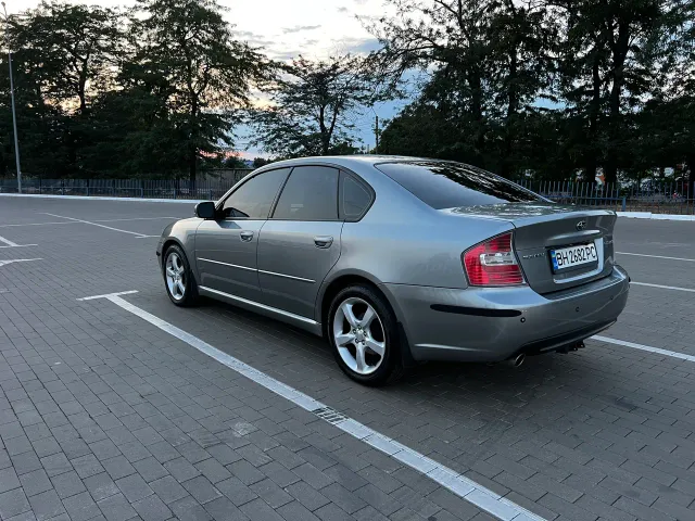 Subaru Legacy - фото 3