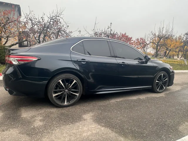 Toyota Camry - фото 1