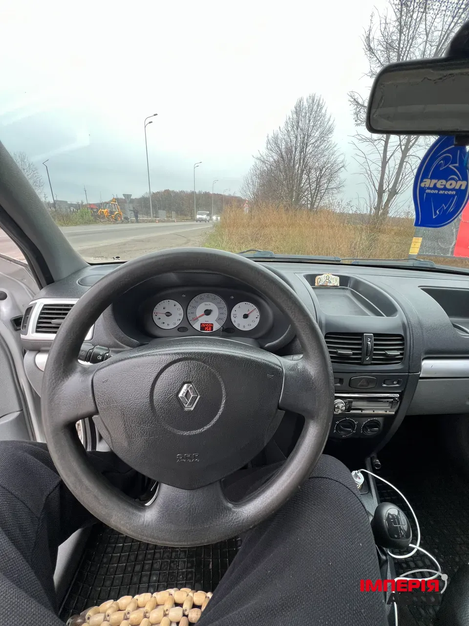 Renault Clio - фото 16