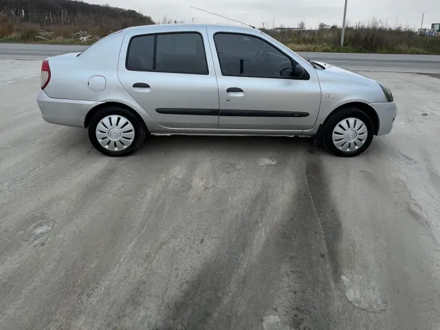 Renault Clio - фото 4