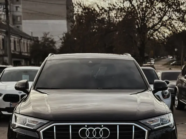 Audi Q7 - фото 1