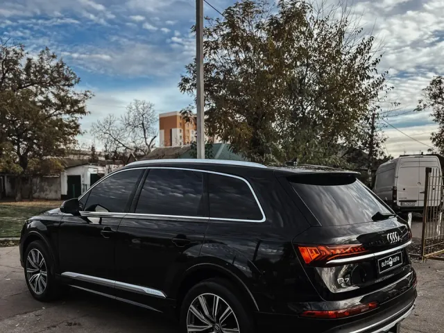 Audi Q7 - фото 5