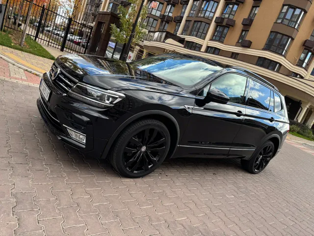 Volkswagen Tiguan - фото 1