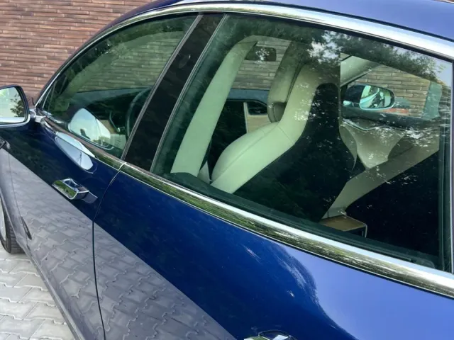 Tesla Model S - фото 5