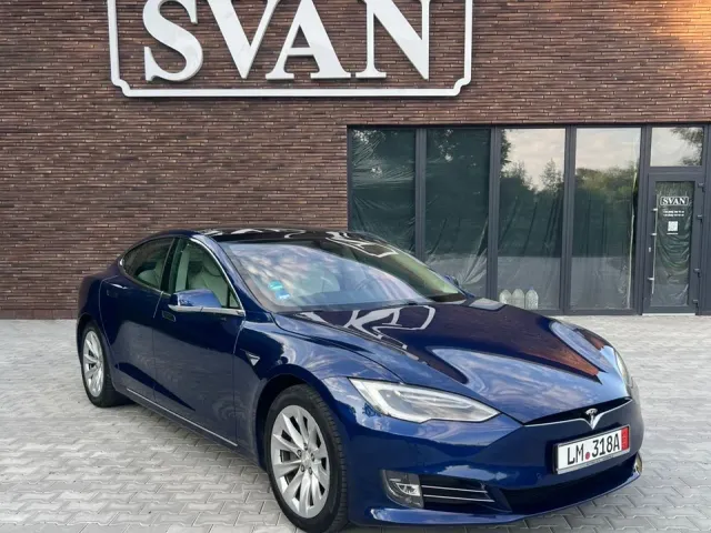 Tesla Model S - фото 1