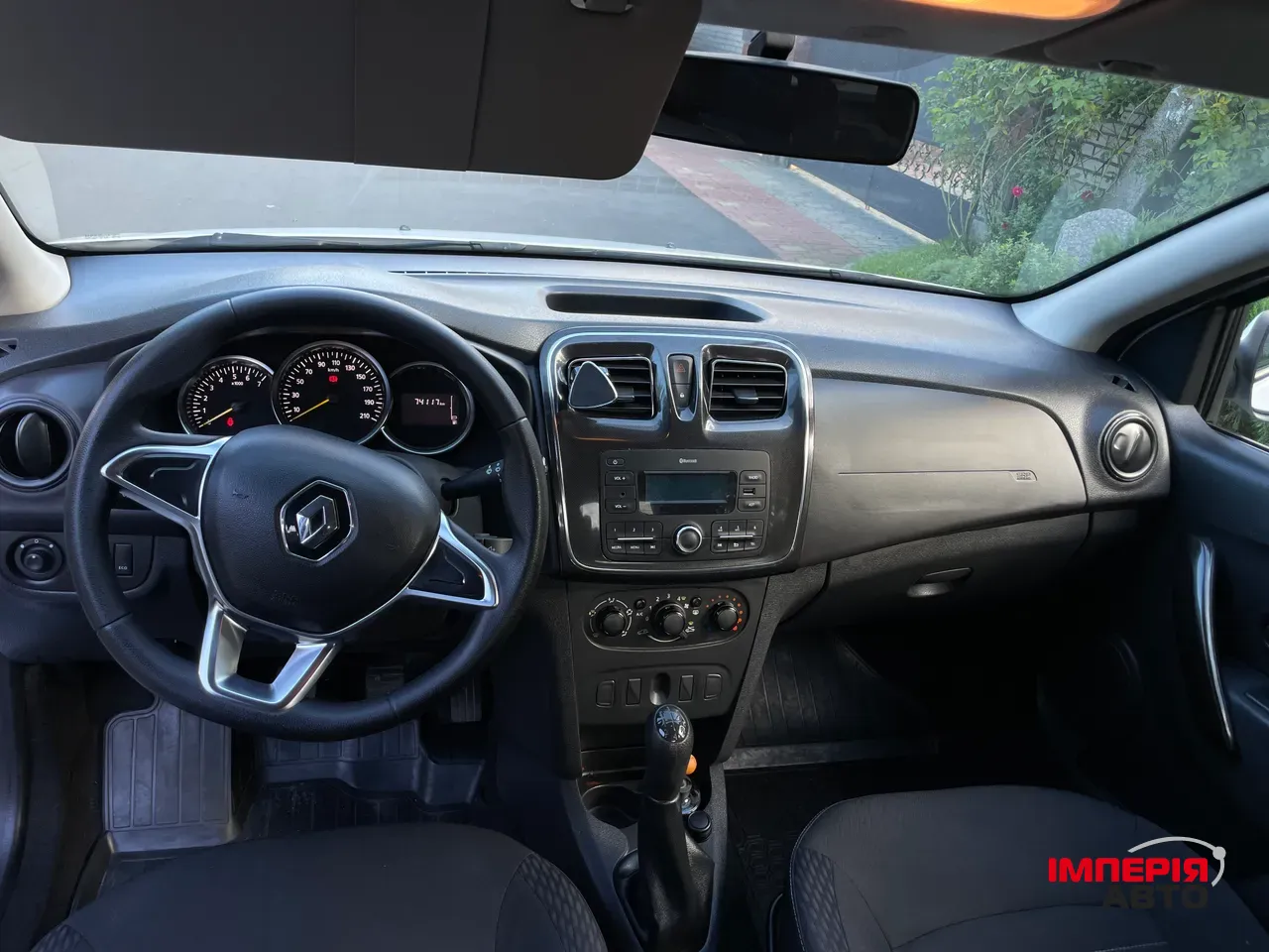 Renault Logan - фото 5