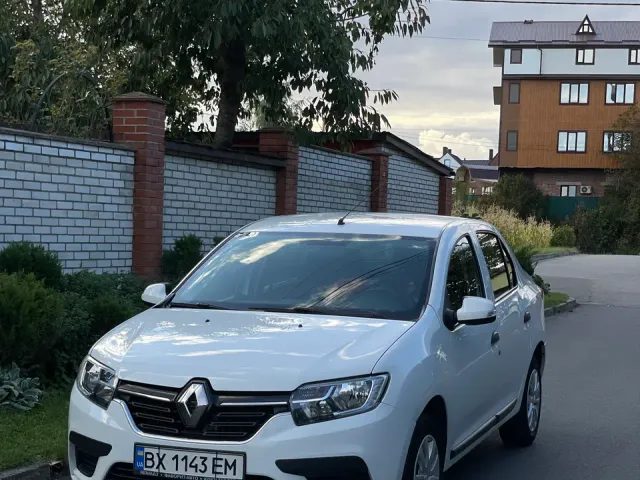 Renault Logan - фото 1