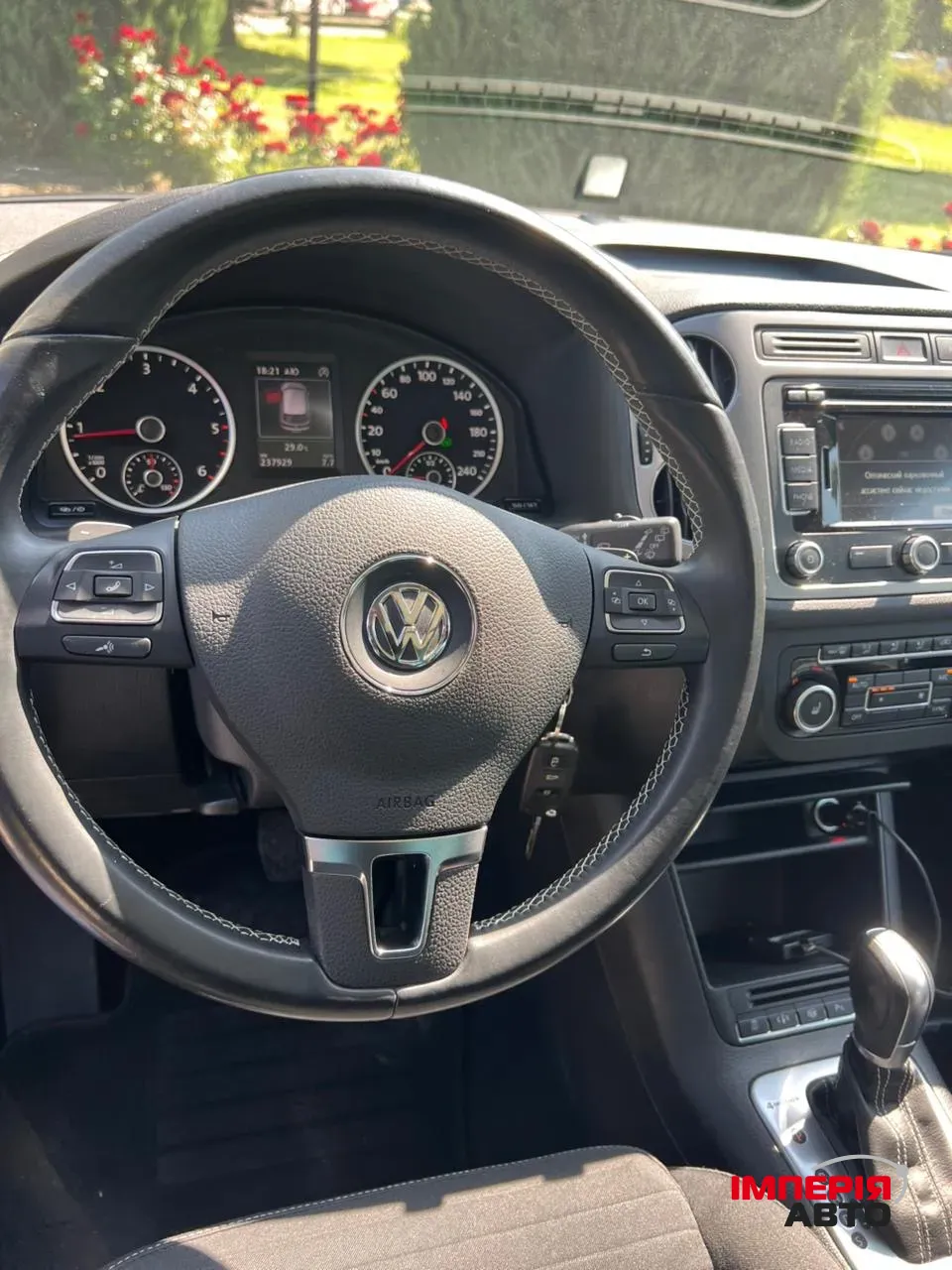 Volkswagen Tiguan - фото 24