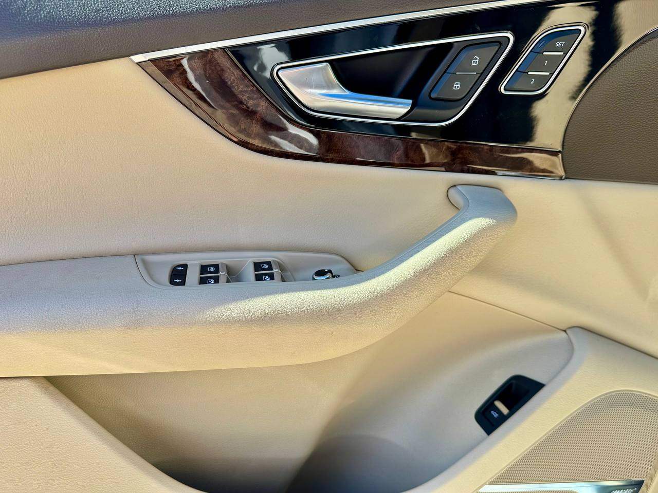 Audi Q7 - фото 26