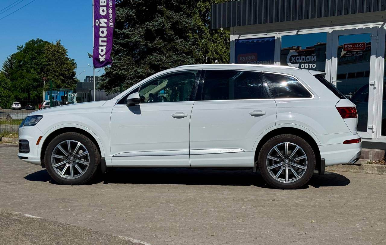 Audi Q7 - фото 25