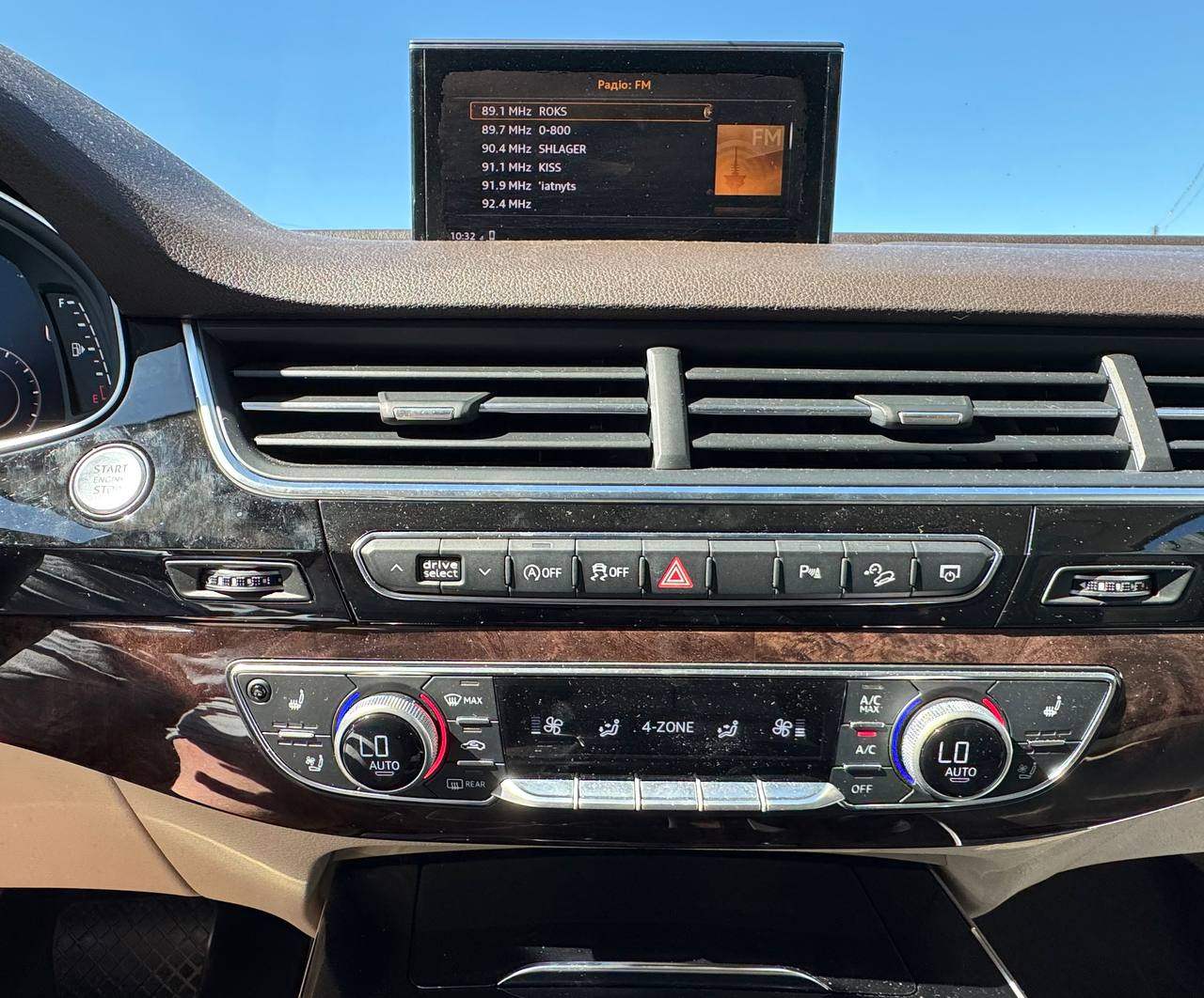 Audi Q7 - фото 22