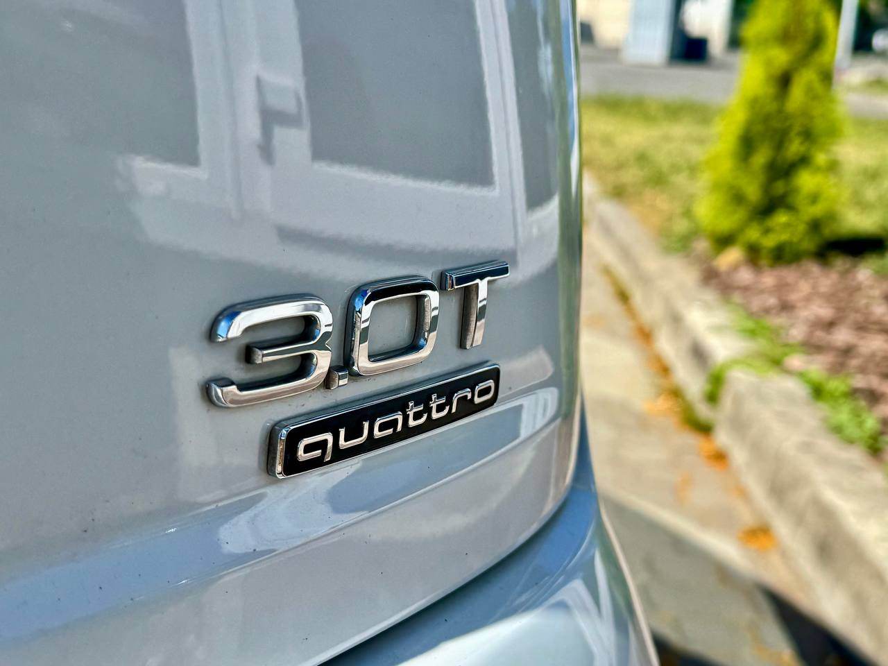 Audi Q7 - фото 32