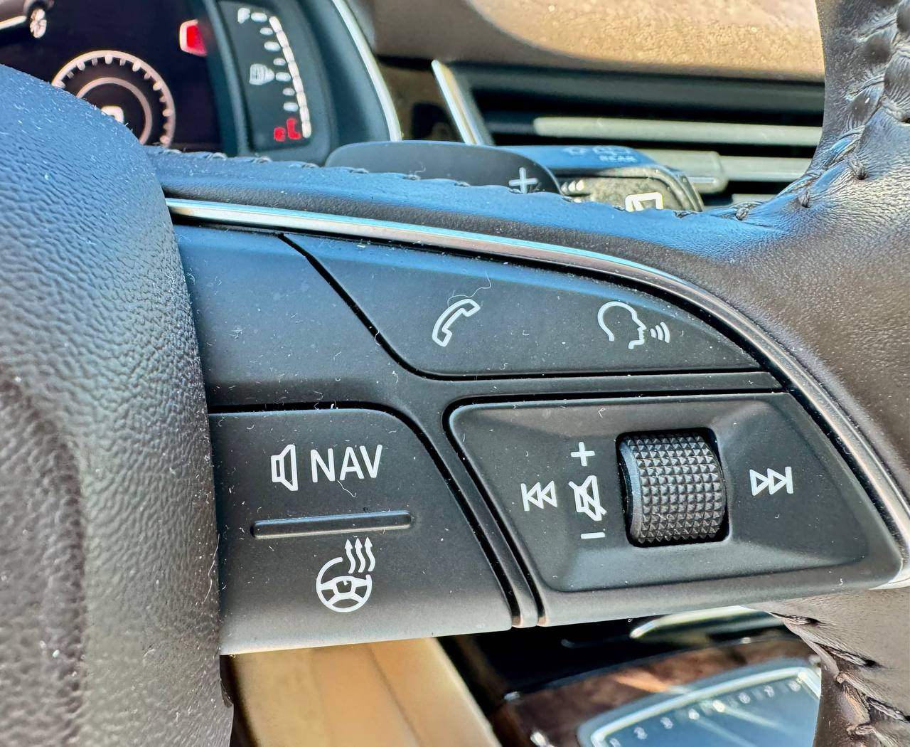 Audi Q7 - фото 6