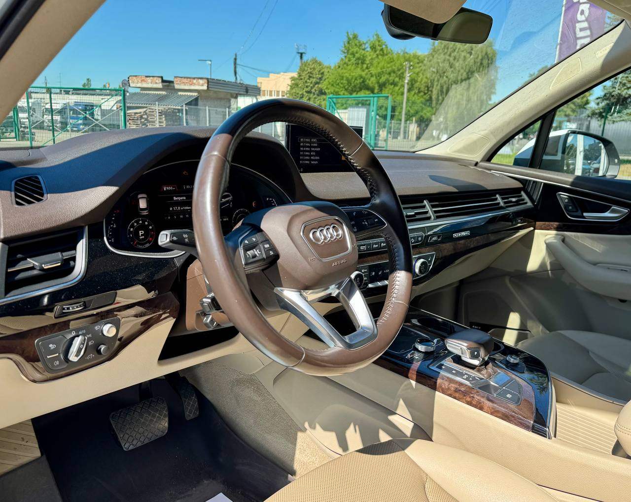 Audi Q7 - фото 19