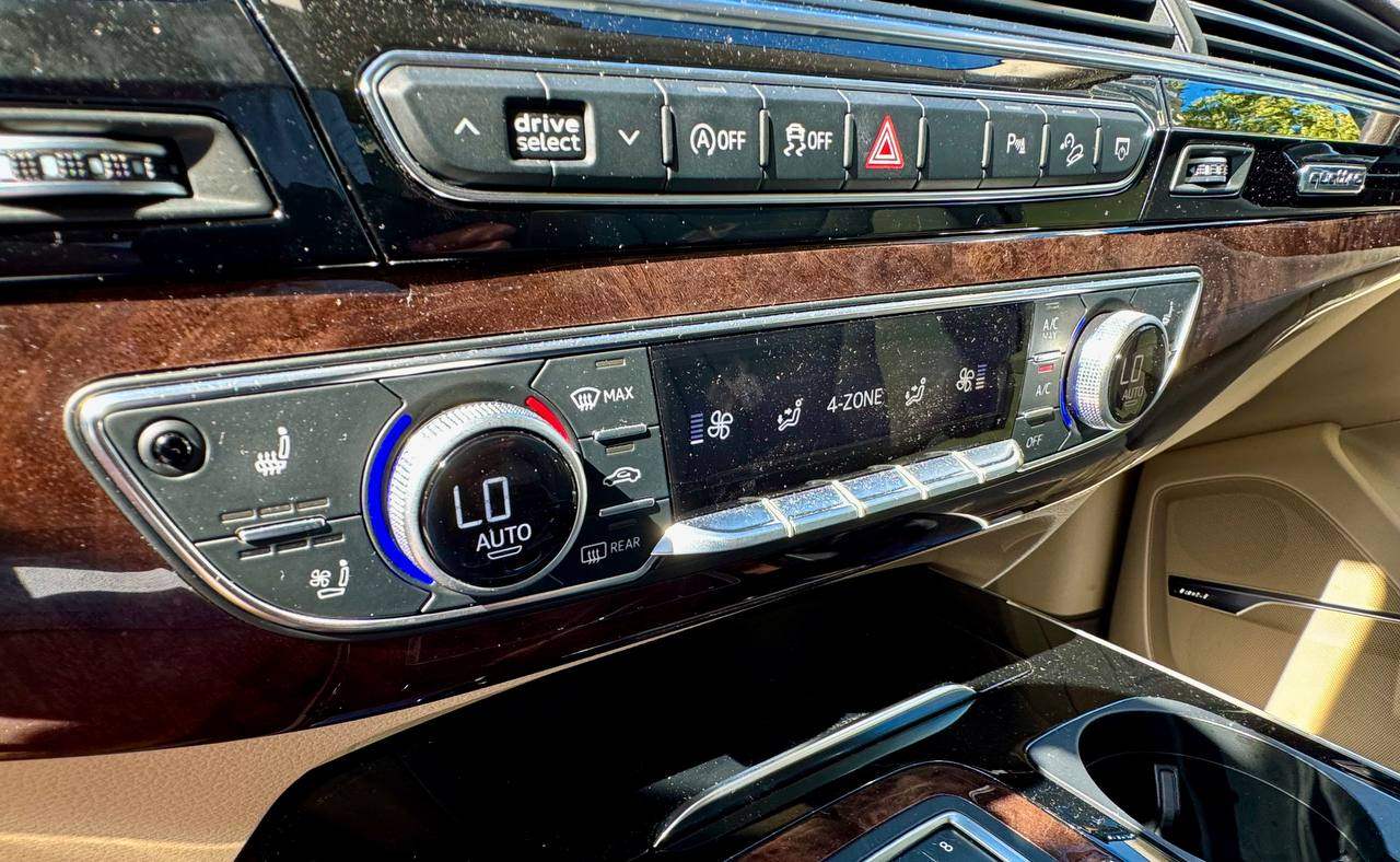 Audi Q7 - фото 14