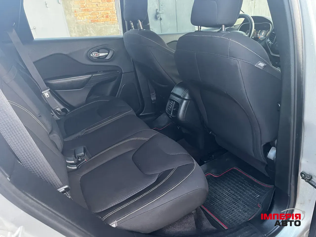 Jeep Cherokee - фото 14