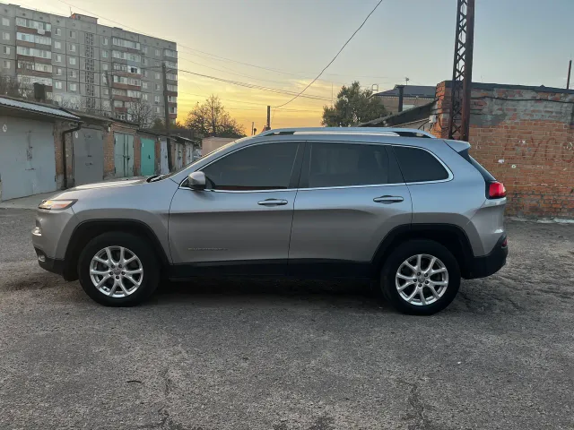 Jeep Cherokee - фото 4