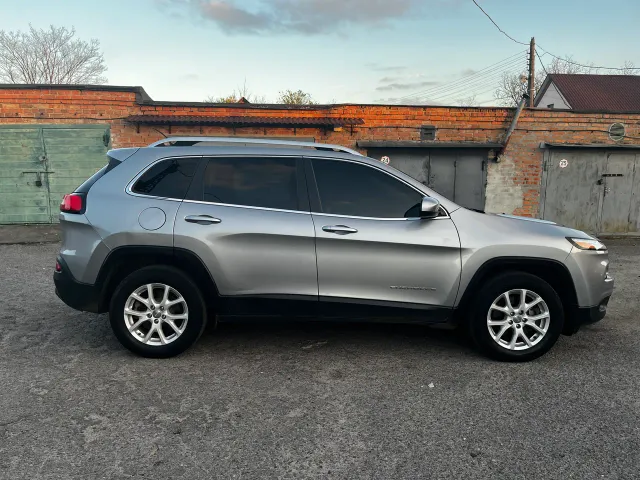 Jeep Cherokee - фото 5