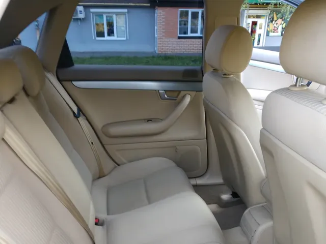 Audi A4 - фото 4