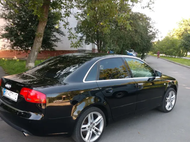 Audi A4 - фото 2