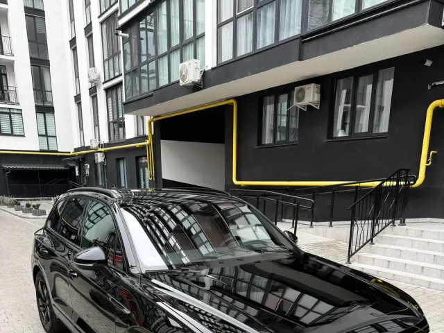 Volkswagen Touareg - фото 1