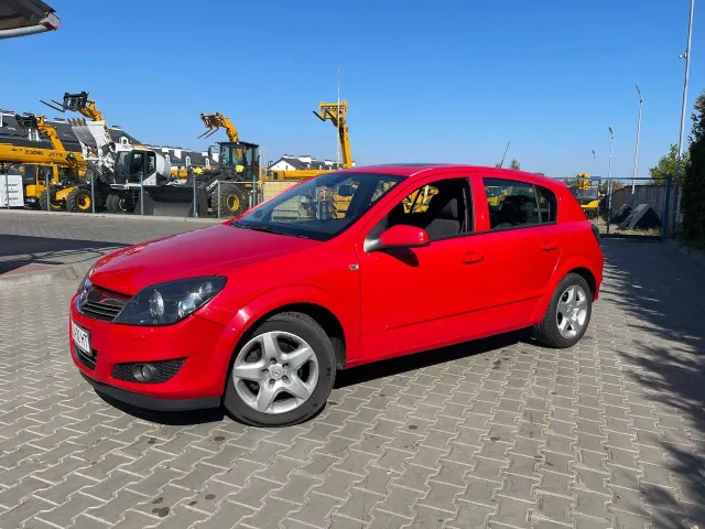 Opel Astra - фото 1