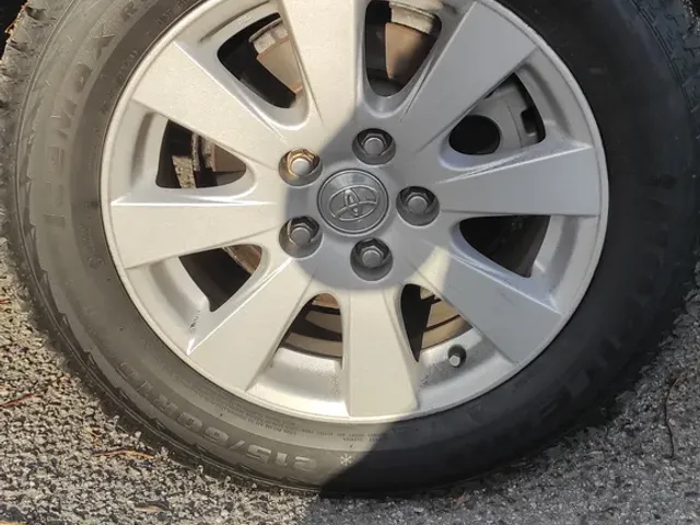 Toyota Camry - фото 2