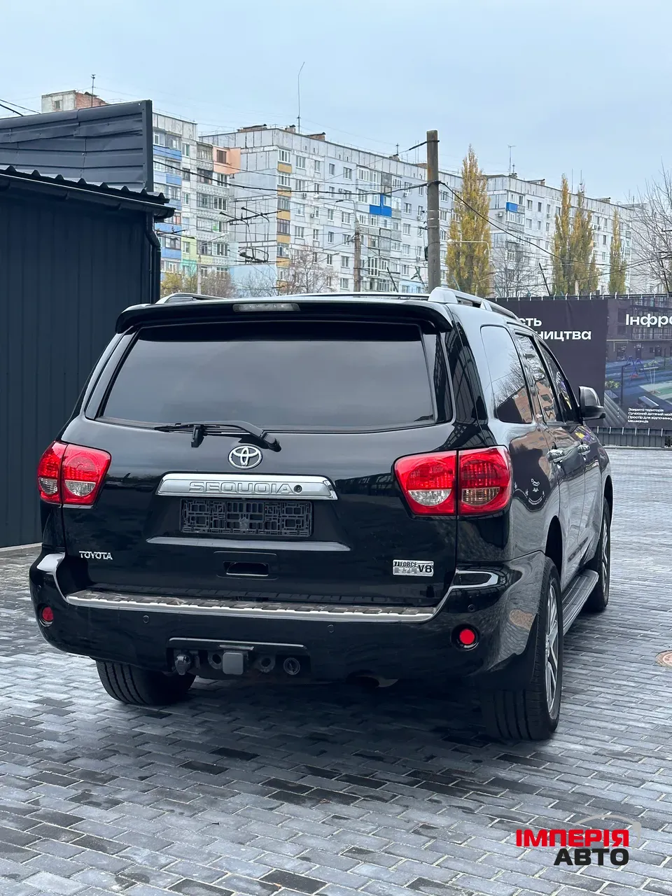 Toyota Sequoia - фото 6