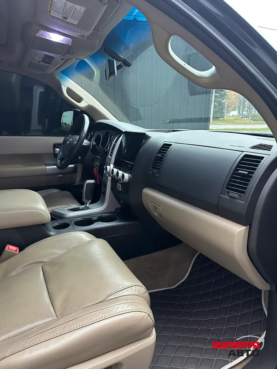 Toyota Sequoia - фото 8