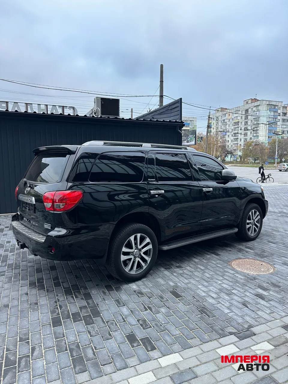 Toyota Sequoia - фото 4