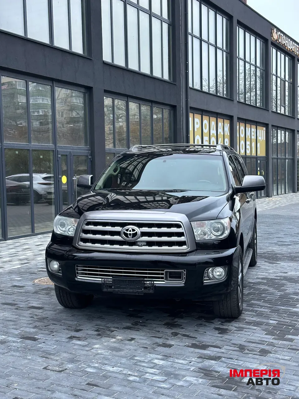 Toyota Sequoia - фото 1