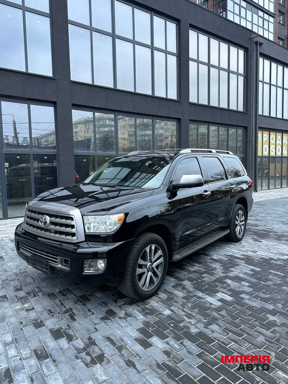 Toyota Sequoia - фото 3