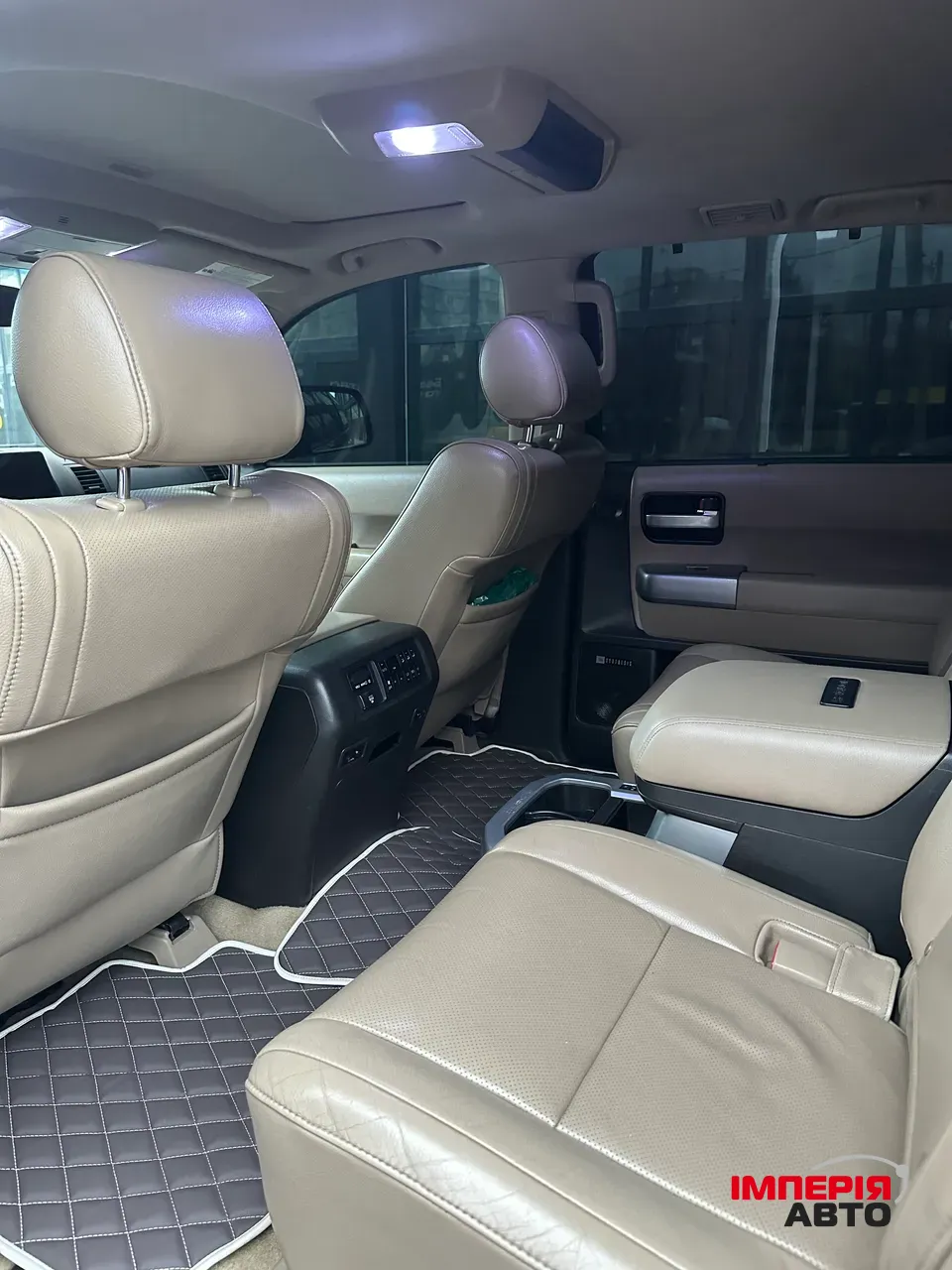 Toyota Sequoia - фото 7
